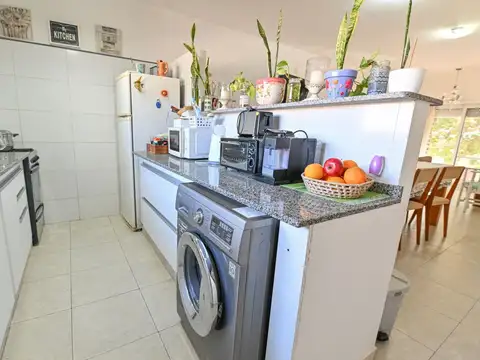 VENTA - CASA + DEPARTAMENTO EN EXCELENTE UBICACION