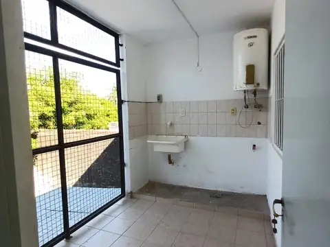 Molina 300, Piso 1