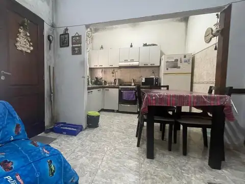 Casa P/ 2 familias 3 AMB cada una 8,66x 27,71 MTS