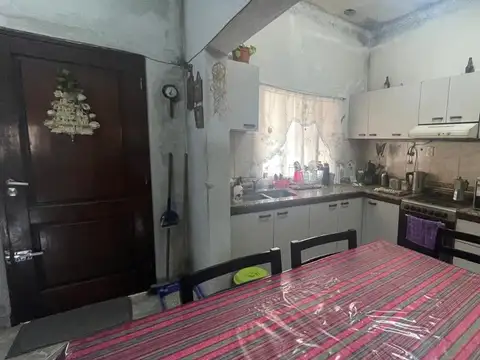Casa 6 ambientes con 2 baños