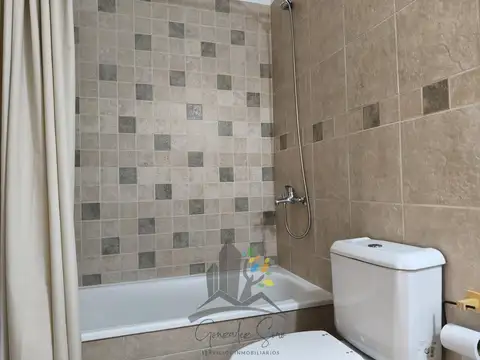 ALQUILER – EXCELENTE DEPARTAMENTO DE 2 AMBIENTES CON BALCÓN,