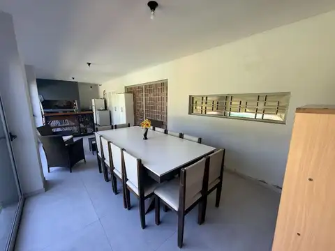 Casa 8 ambientes con 5 baños