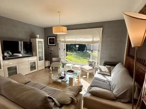 Casa en Venta con 3 cocheras