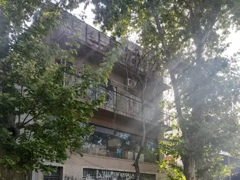 Venta gran local/galpón - Excelente ubicación