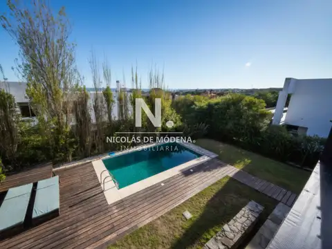 Venta de casa de 5 dormitorios en Punta Piedras