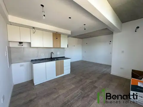 Av. General Enrique Mosconi 900, Piso 2