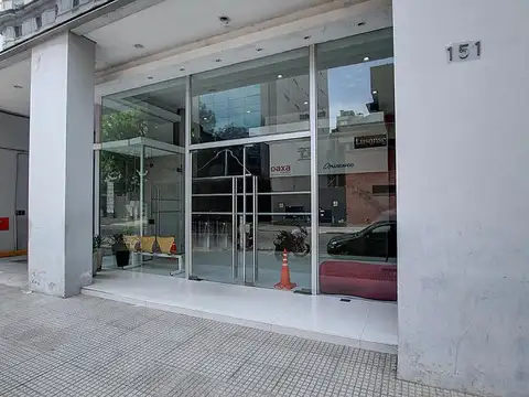 Oficina en Alquiler con 4 cocheras