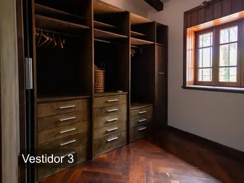 Casa en Venta con 3 cocheras