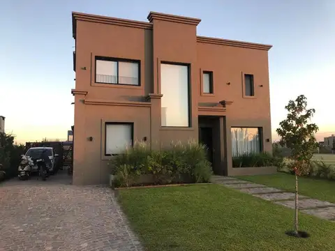 boulevard de todos los santos al 4300