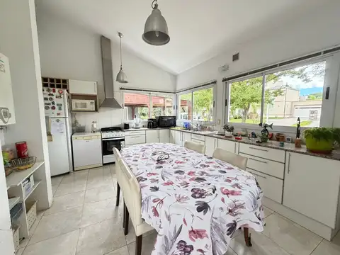 VENTA CASA 4 DORMITORIOS SAN ISIDRO VILLA ALLENDE