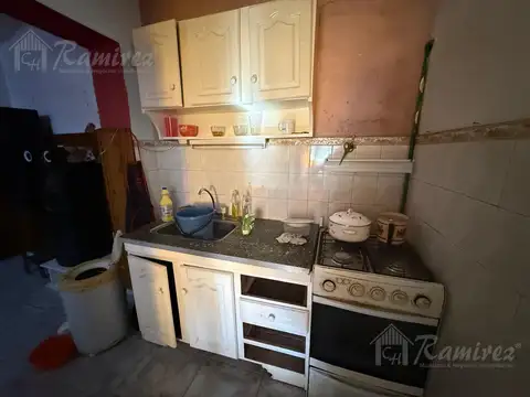 2 Casas y Local en Esquina En Venta - Moreno Centro