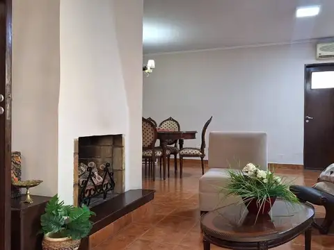 VENTA CASA 4 DORM 4 BAÑOS CON PILETA Y QUINCHO