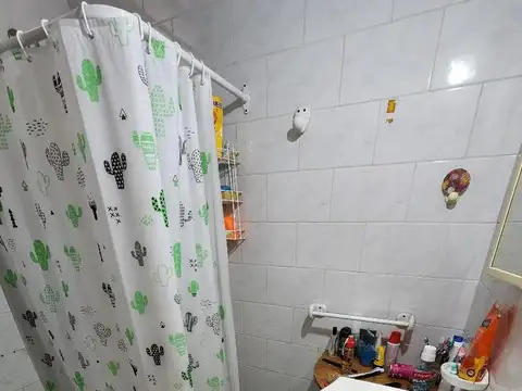 Casa 8 ambientes con 4 baños