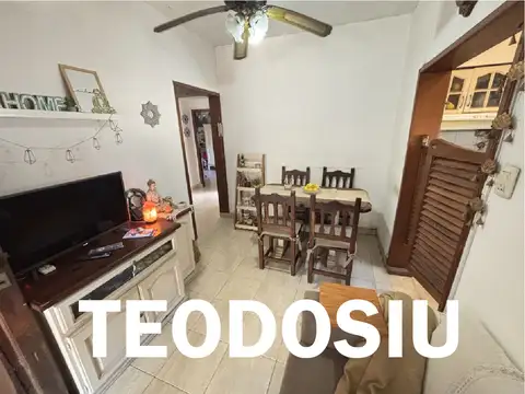 Hermosa Casa en Esquina   3 Habitaciones + Patio