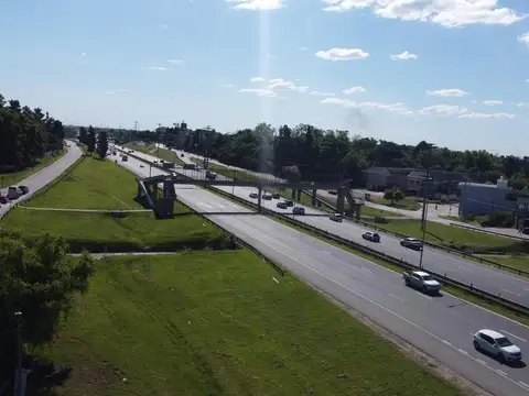 Edificio industrial visible desde Panamericana - Centro de Pilar