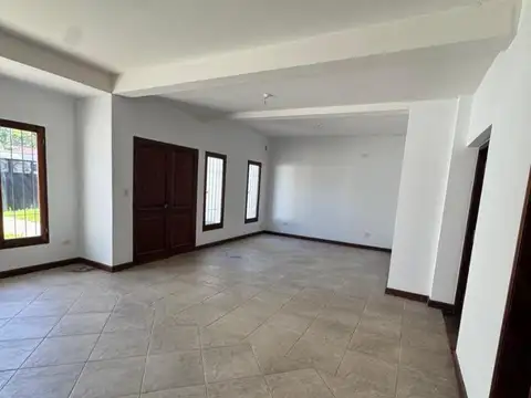 Casa en Alquiler en Barrio Grand Bourg, $ 2.000.000