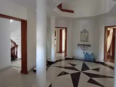 Casa 8 ambientes con 3 baños