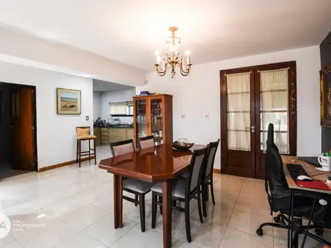 Casa 7 ambientes con 3 baños