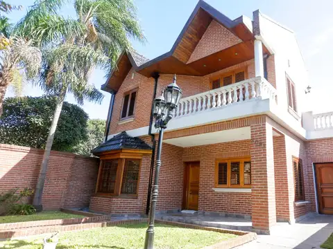 VENTA CHALET CASA 4 AMB QUINCHO PILETA PARQUE LUIS GUILLON
