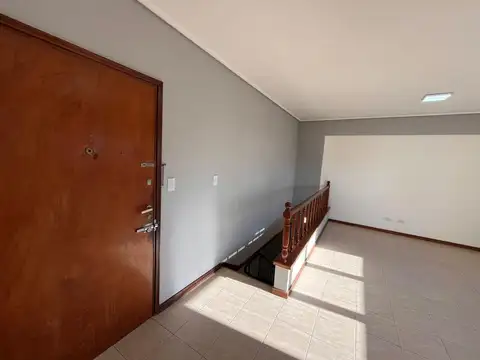 DEPARTAMENTO 3 AMBIENTES DUPLEX SOBRE AVENIDA INDEPENDENCIA