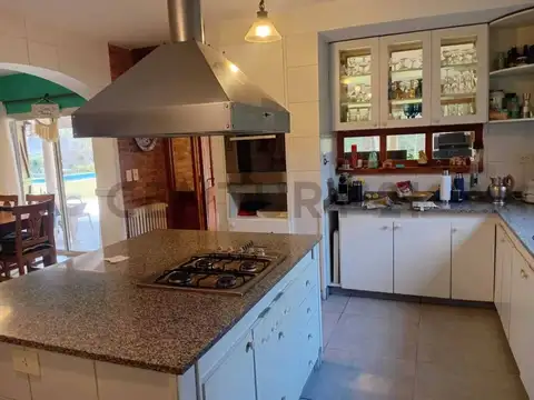 Casa en Venta con 3 cocheras