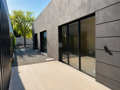 Local en Alquiler en La Lonja, USD 750