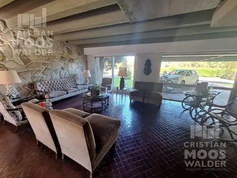 Casa en Venta con 3 cocheras
