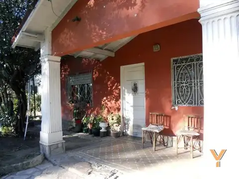Casa en venta - 4 Dormitorios 3 Baños - Esteban Echeverría