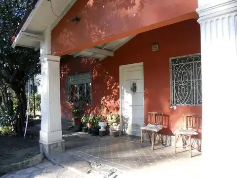 Casa en venta - 4 Dormitorios 3 Baños - Esteban Echeverría