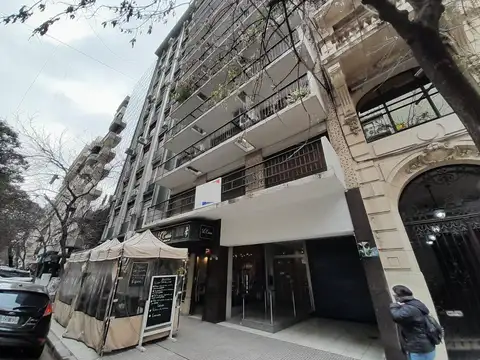 EXCELENTE-DIVIDIDO-PATIO-PISOS NUEVOS-APTO PROFESIONAL