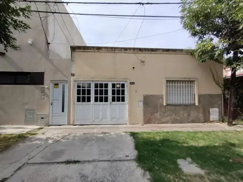  EN NEGOCIACIÓN  - Casa al frente en zona oeste