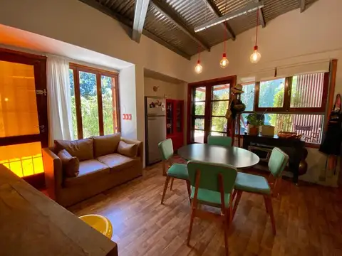 CASA CON ESTILO EN 15 e/651 y 655- PARQUE SICARDI-