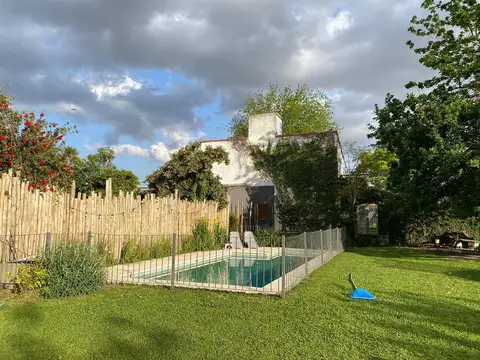 Casa 5 ambientes con 4 baños