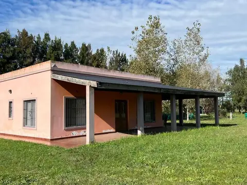 Casa 6 ambientes con 2 baños