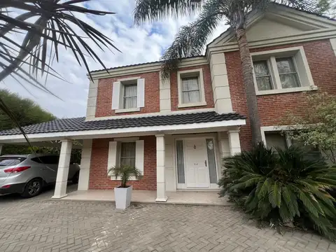 Casa en Alquiler Temporal con 2 cocheras