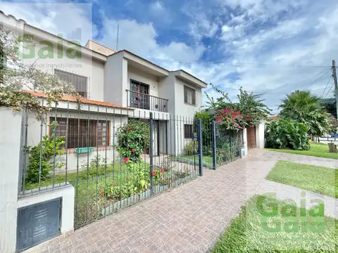 Casa 6 ambientes con 4 baños