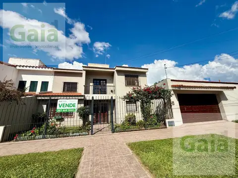 Casa en venta Tres Cerritos, Los Arces al 200