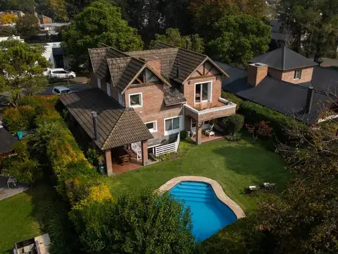 Venta de Casa 6 Ambientes con piscina en El Casco de Moreno