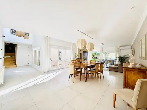 Casa en Venta con 1 cochera