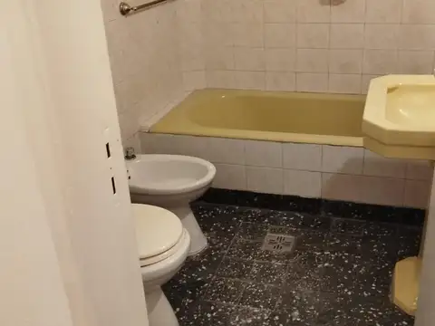 Depto Tipo Casa en Alquiler de 3 ambientes
