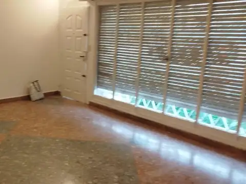 Depto Tipo Casa en Alquiler en Ramos Mejia, $ 750.000