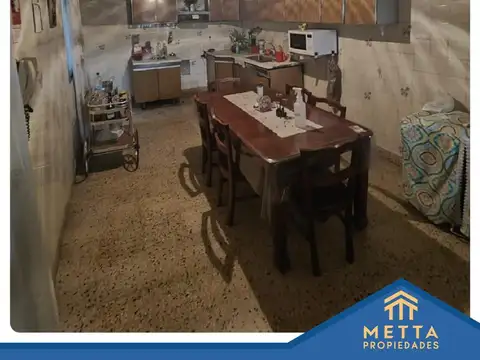 Casa 7 ambientes con 2 baños