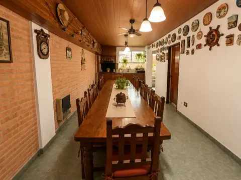 Casa en Venta con 3 cocheras