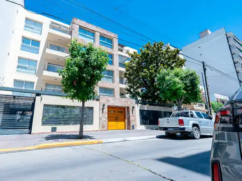 Semipiso de 4 Ambientes en Venta o Permuta en el Centro de Ramos Mejía - Cochera Doble