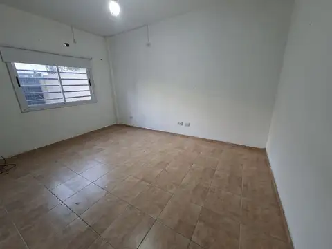 ALQUILER - 3 AMB CON COCHERA - SIN EXPENSAS - AL FRENTE