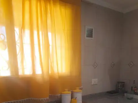 Casa en venta - 2 Dormitorios 2 Baños - 85Mts2 - Lobos