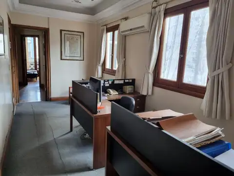 Oficina 6 ambientes con 1 baño