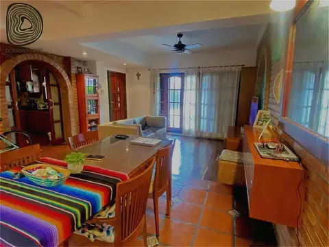 Casa 6 ambientes con 2 baños