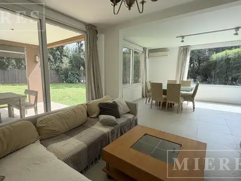 Casa en Alquiler de 3 dormitorios