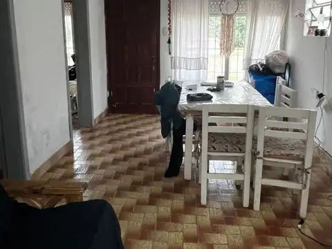 Casa 3 ambientes con 2 baños